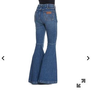 Wrangler High Rise Bell Bottom Jeans 28 X 34